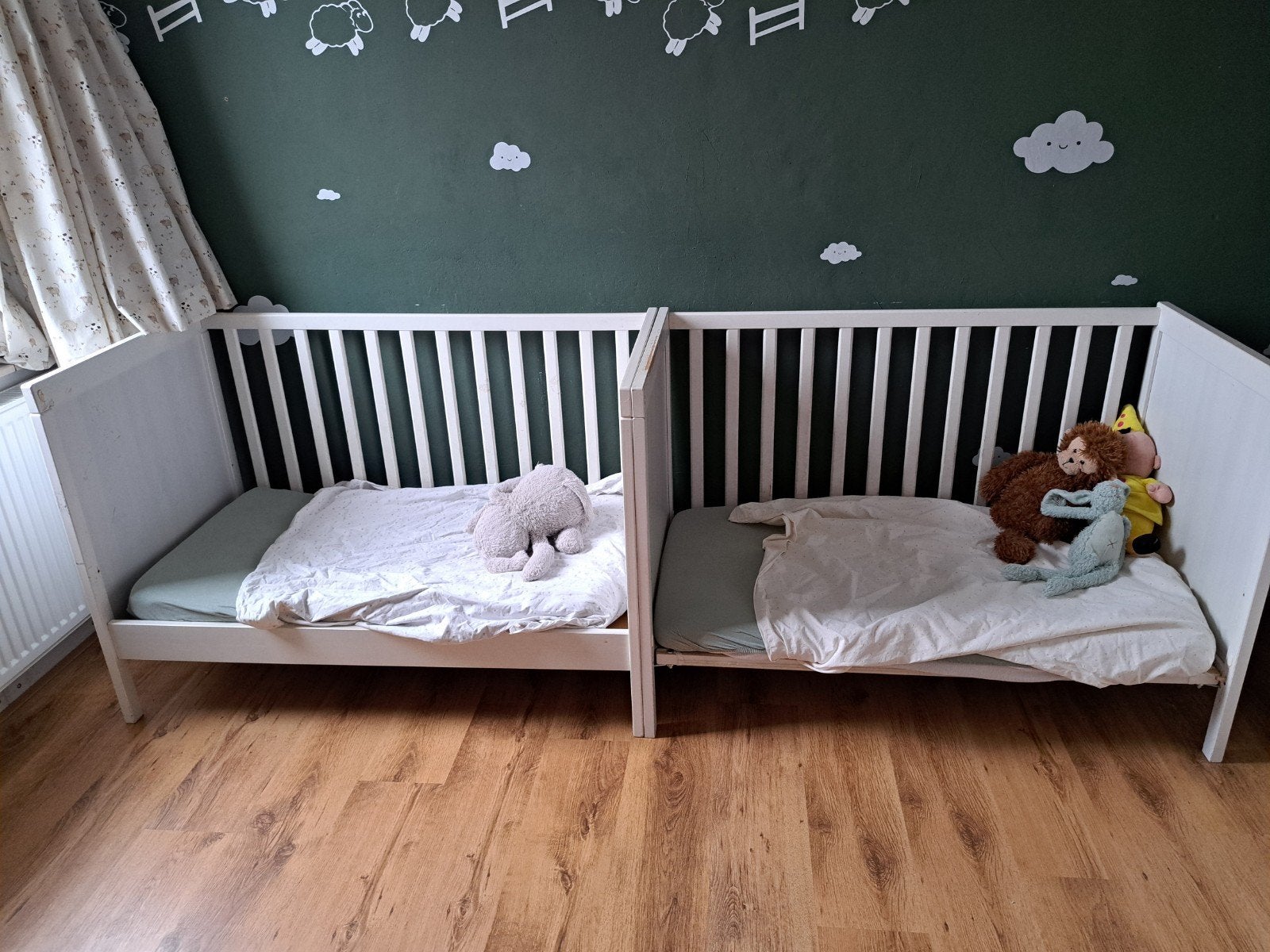 Twee witte ledikanten/babybedjes (ikea), Ophalen, Gebruikt, 140 tot 160 cm, 70 tot 85 cm