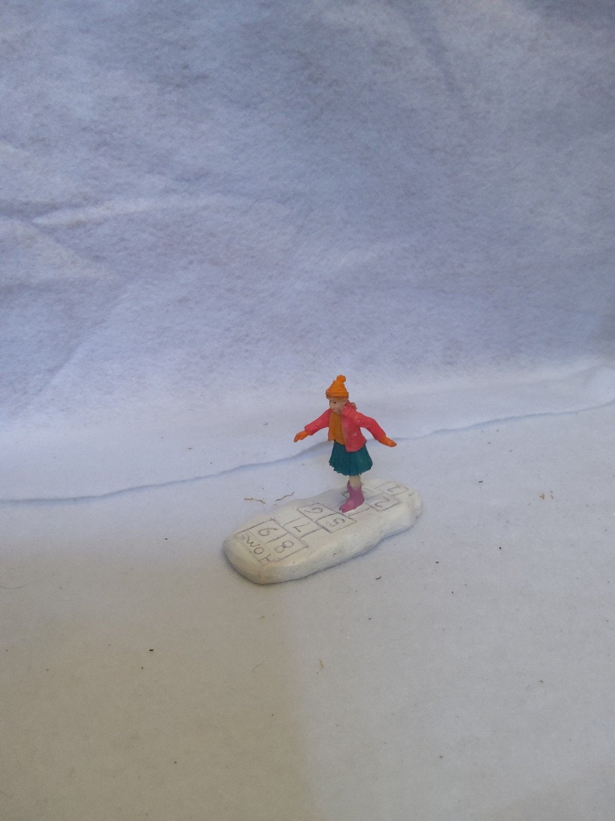 Intratuin Meisje Hinkelt op Speelplaats Miniatuur  B5, Ophalen of Verzenden, Zo goed als nieuw