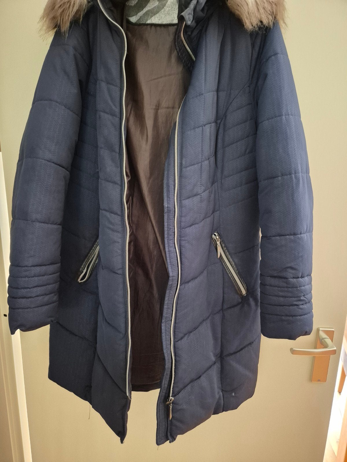 Donkerblauwe winterjas met bontkraag - Maat 44, Kleding | Dames, Blauw, Maat 42/44 (L), Ophalen of Verzenden, Zo goed als nieuw