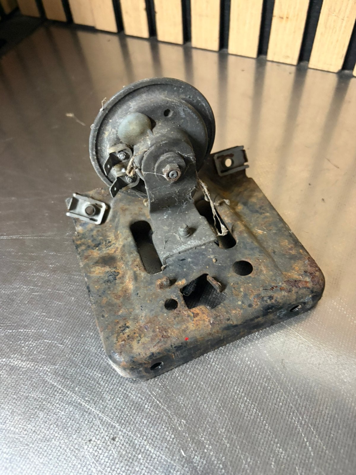 piaggio zip type 3 voorkap beugel, Ophalen