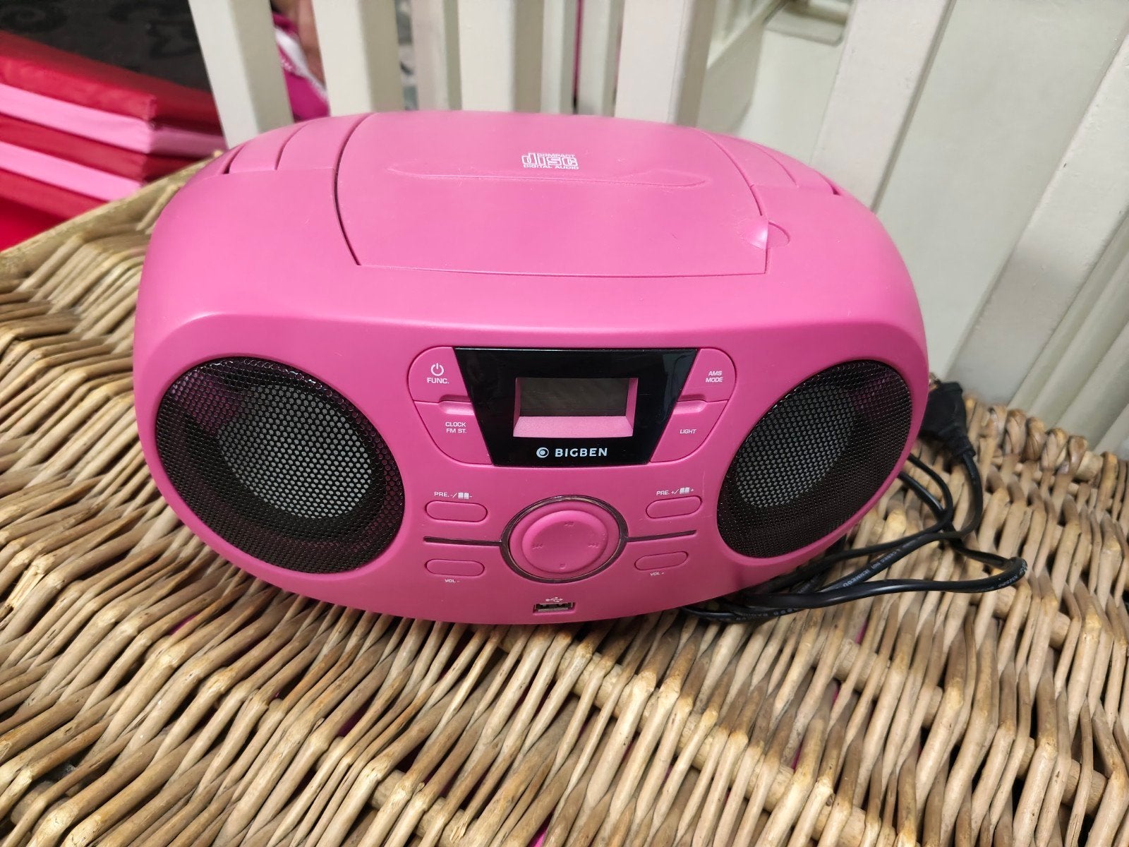 Roze Bigben CD-speler met radio en USB-aansluiting, Ophalen of Verzenden, Zo goed als nieuw, Radio, Met cd-speler