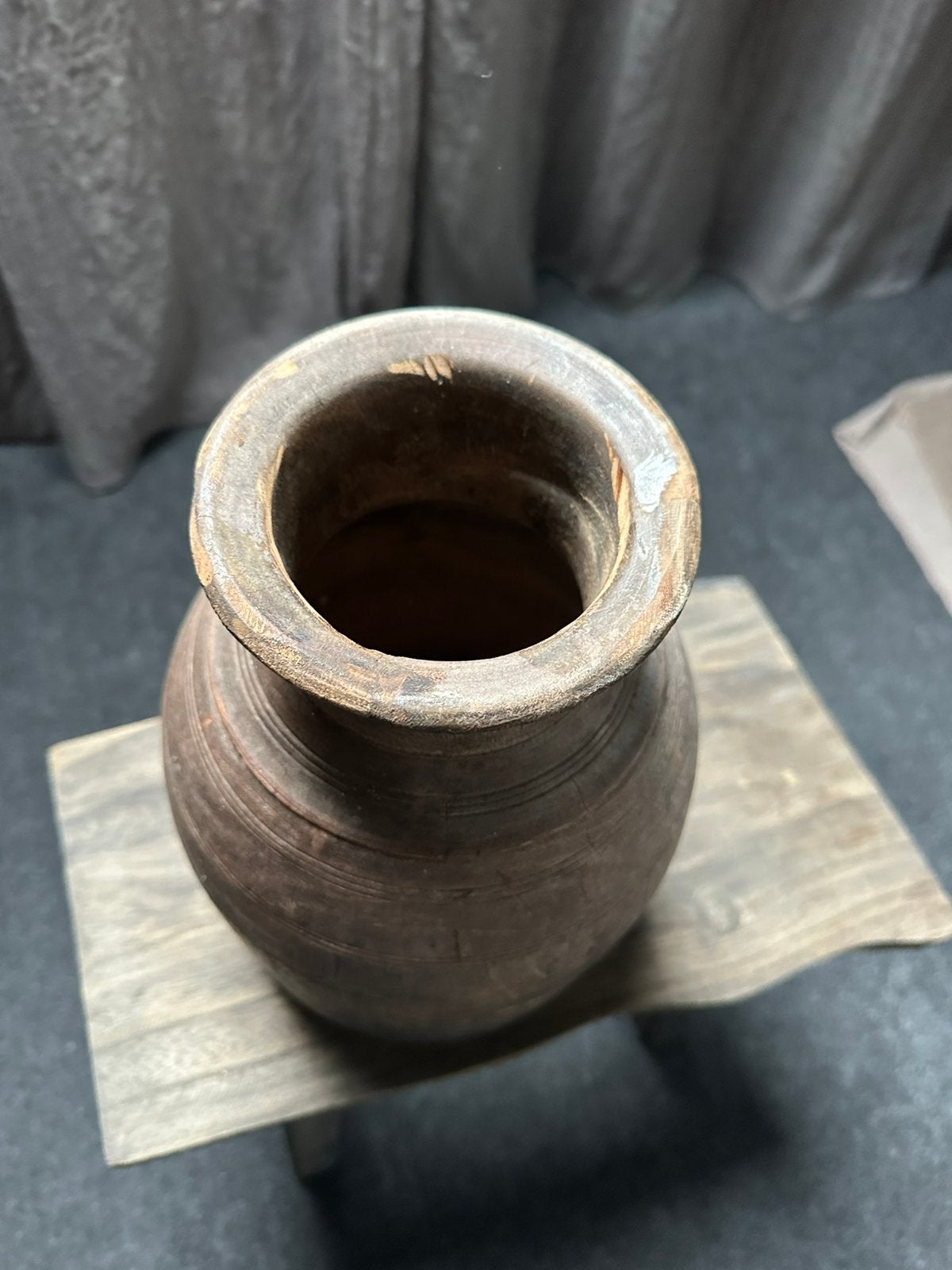 Bruine nepalese houten pot, Rond, Pot of Kruik, Ophalen of Verzenden, Zo goed als nieuw