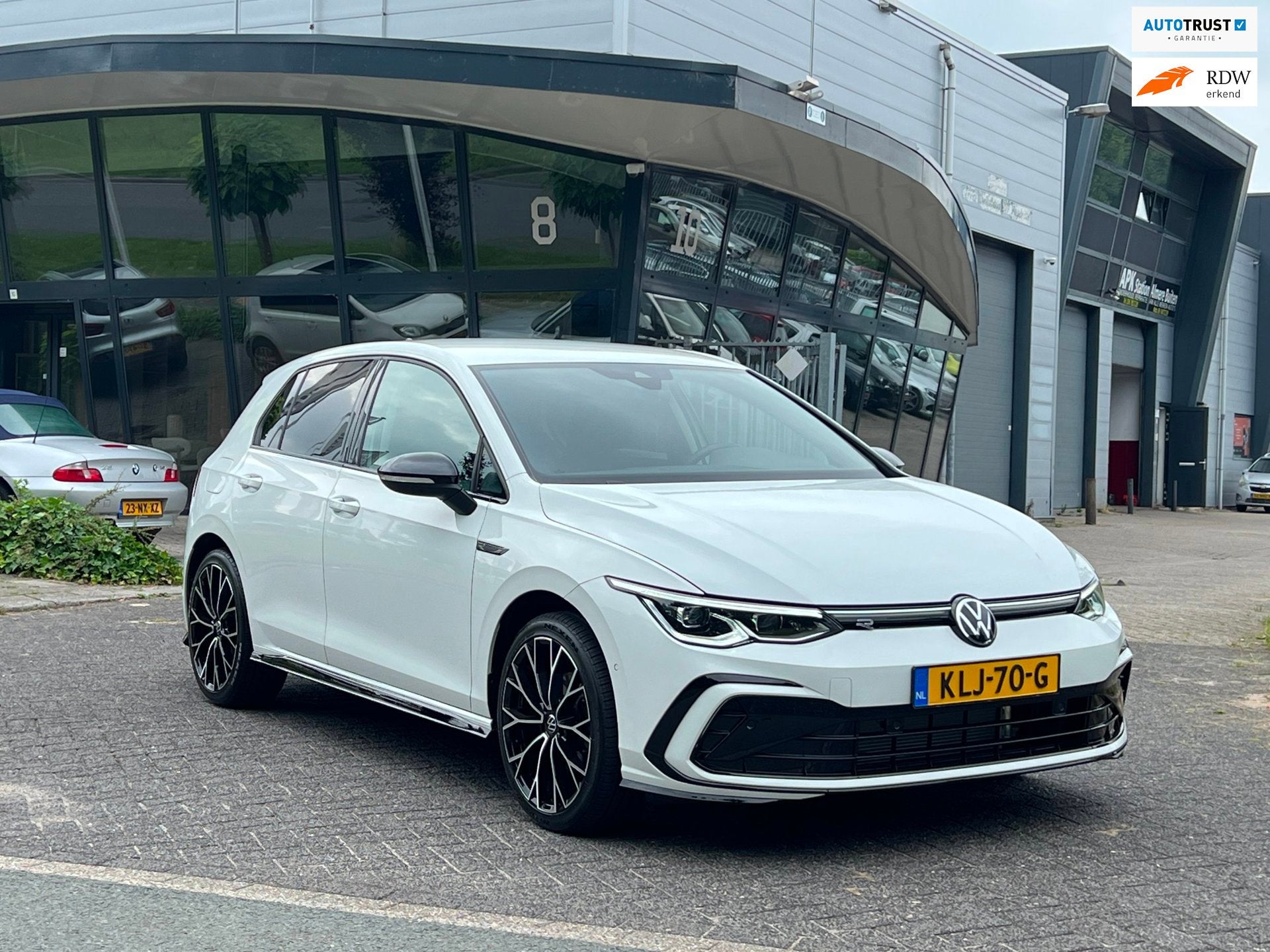 Volkswagen Golf 8 1.5 eTSI R-Line 7-DSG LED CARPLAYY, Auto's, Dealer onderhouden, 4 cilinders, 150 pk, Wit
