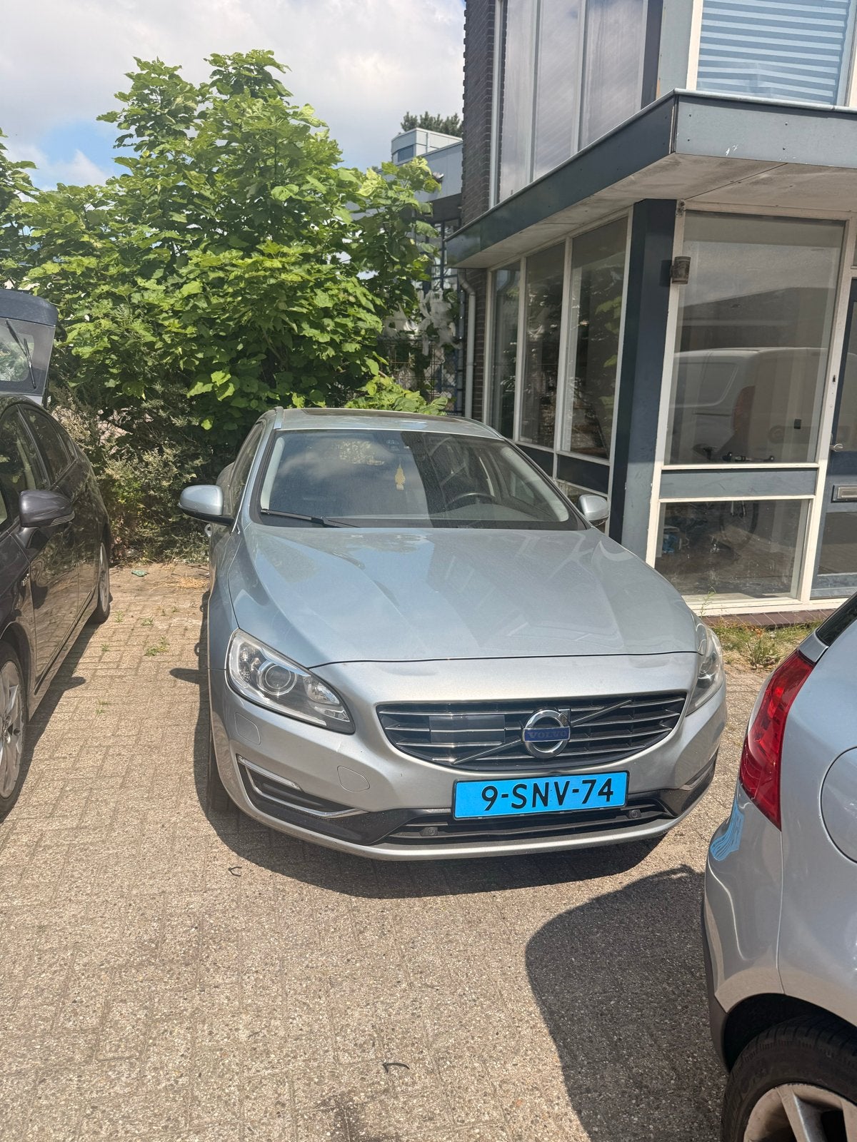 MOTOR DEFECT Volvo V60 D6 215pk Plug-in Hybrid 2013 Grijs, Auto's, Volvo, 1849 kg, 1800 kg, Zwart, Particulier