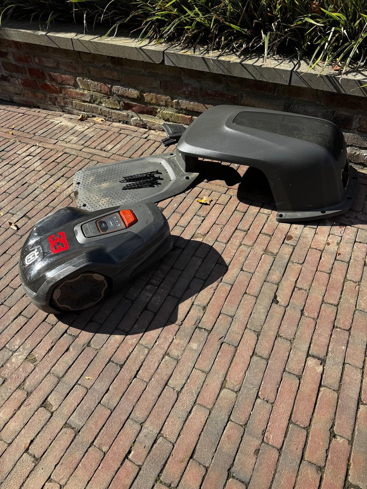 Husqvarna Automower Aspire R4 - Robotmaaier met garage., Tuin en Terras, Ophalen, Gebruikt, Accu-grasmaaier