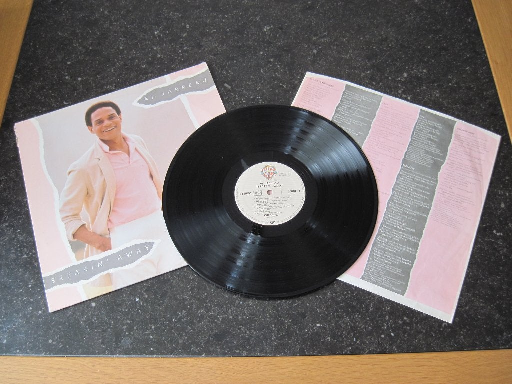 Al Jarreau - Breakin' away (LP), Cd's en Dvd's, Vinyl | Pop, Gebruikt, 1980 - 1989, Ophalen of Verzenden, Inclusief binnenhoes