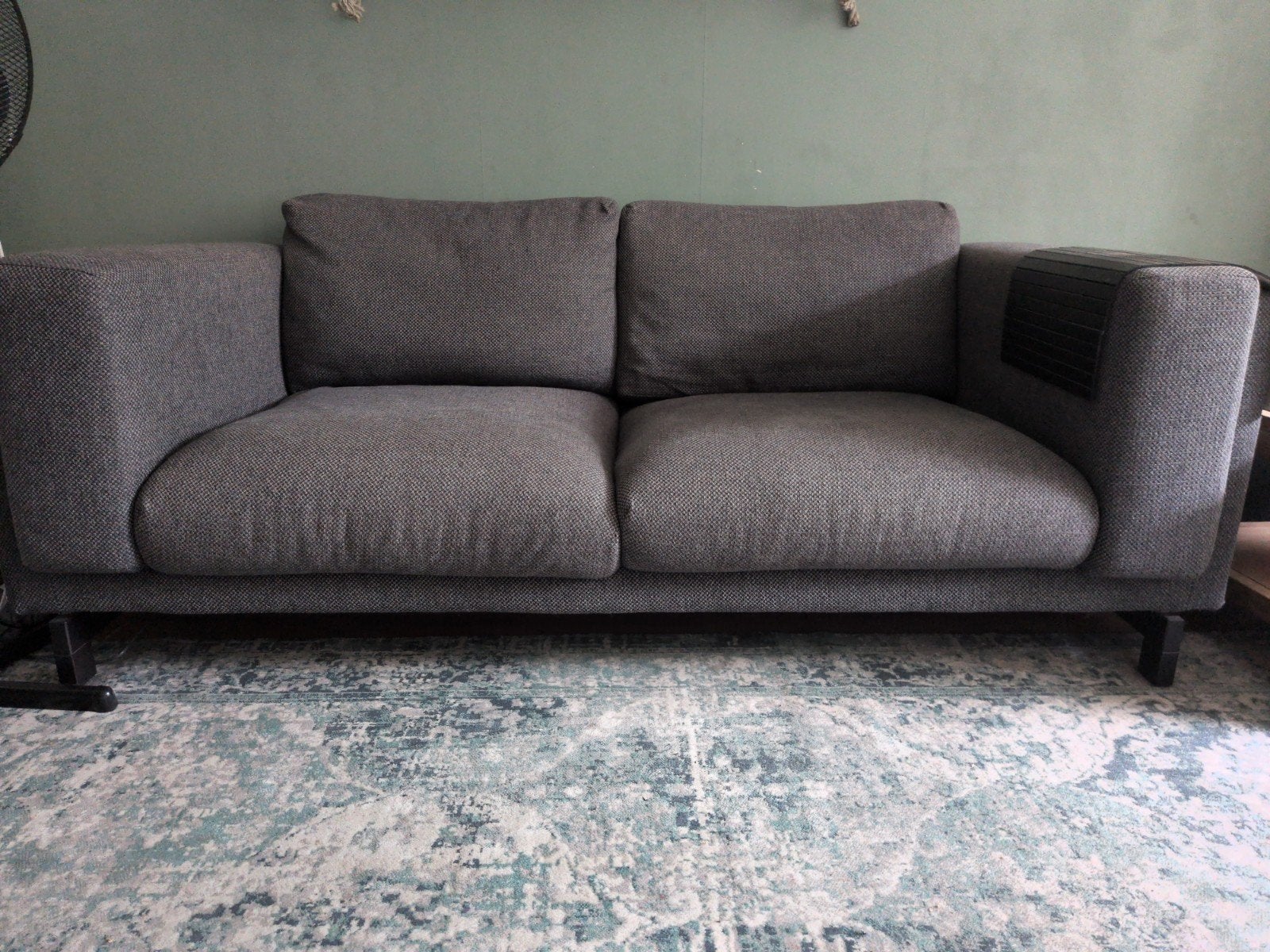 Grijze tweezitsbank, Ophalen, Gebruikt, Tweepersoons, 75 tot 100 cm