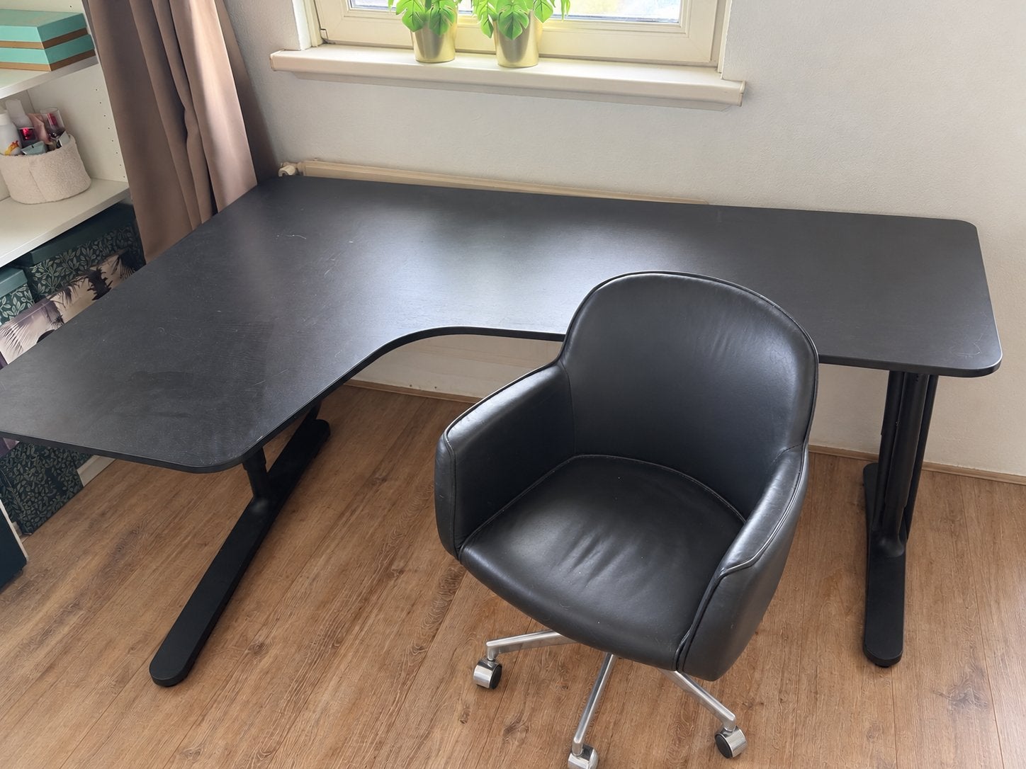 Zwart hoekbureau - Ideaal voor thuiskantoor of studeerkamer, Huis en Inrichting, Ophalen, Zwart, Gebruikt, Spaanplaat of MDF