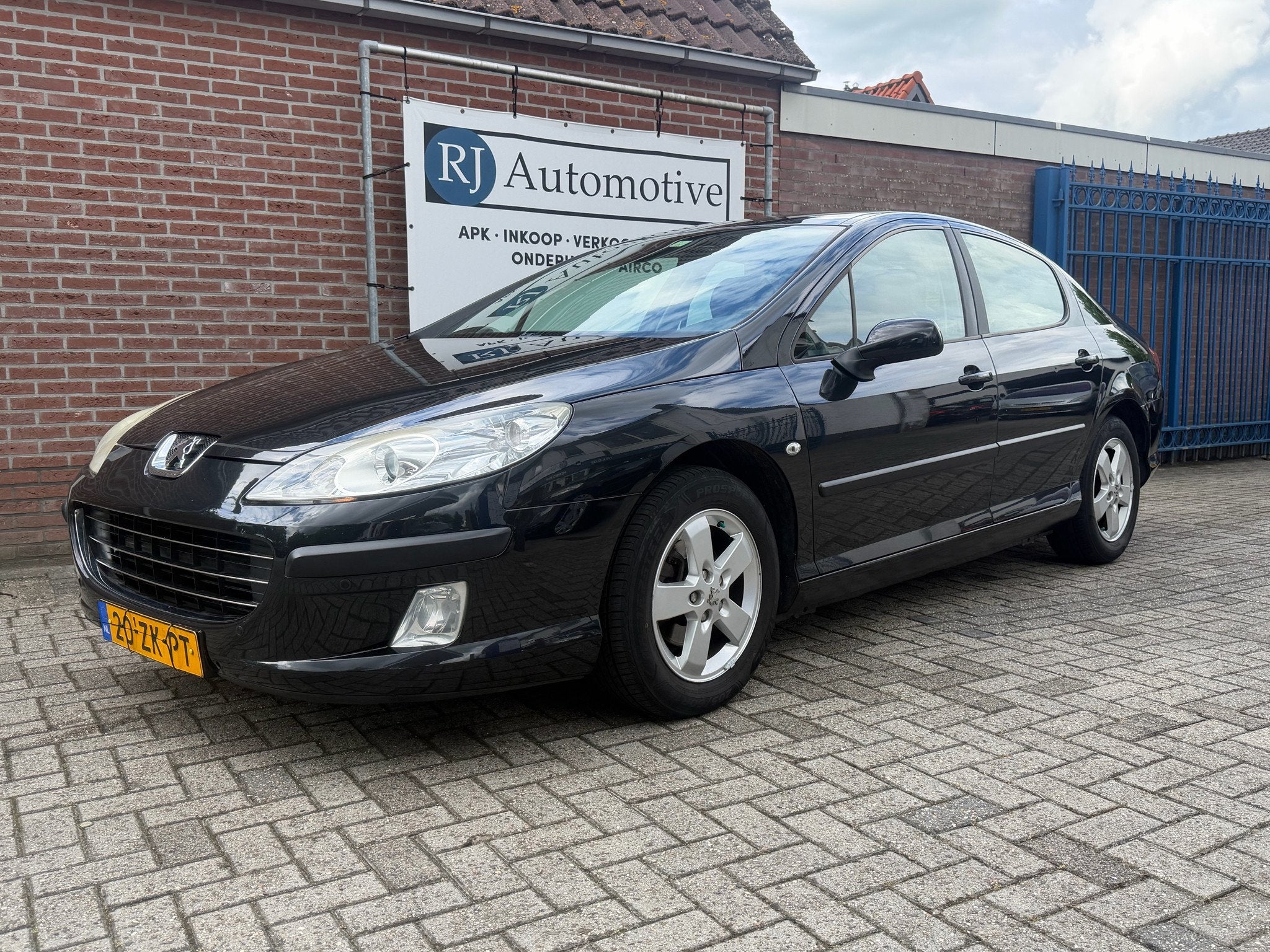 Peugeot 407 2.0-16V Premium APK/126000KM NAP/LEER (bj 2008), Auto's, 745 kg, 4 cilinders, Zwart, Handgeschakeld