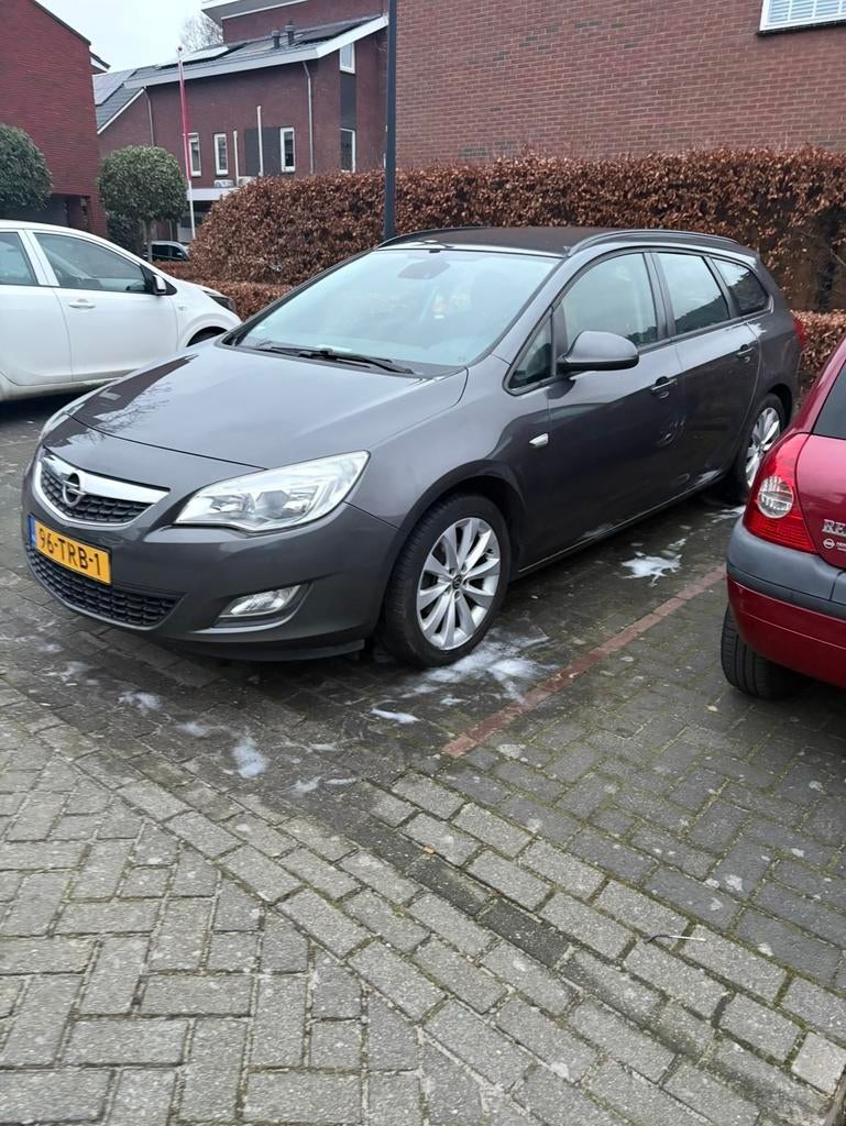 Opel Astra 1.4 Turbo 88KW Sports Tourer 2012 Grijs, Auto's, Voorwielaandrijving, 4 cilinders, Origineel Nederlands, Handgeschakeld