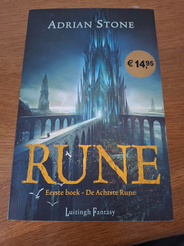 Rune - De Achtste Rune - Adrian Stone - Fantasy Boek, Boeken, Fantasy, Zo goed als nieuw, Ophalen of Verzenden