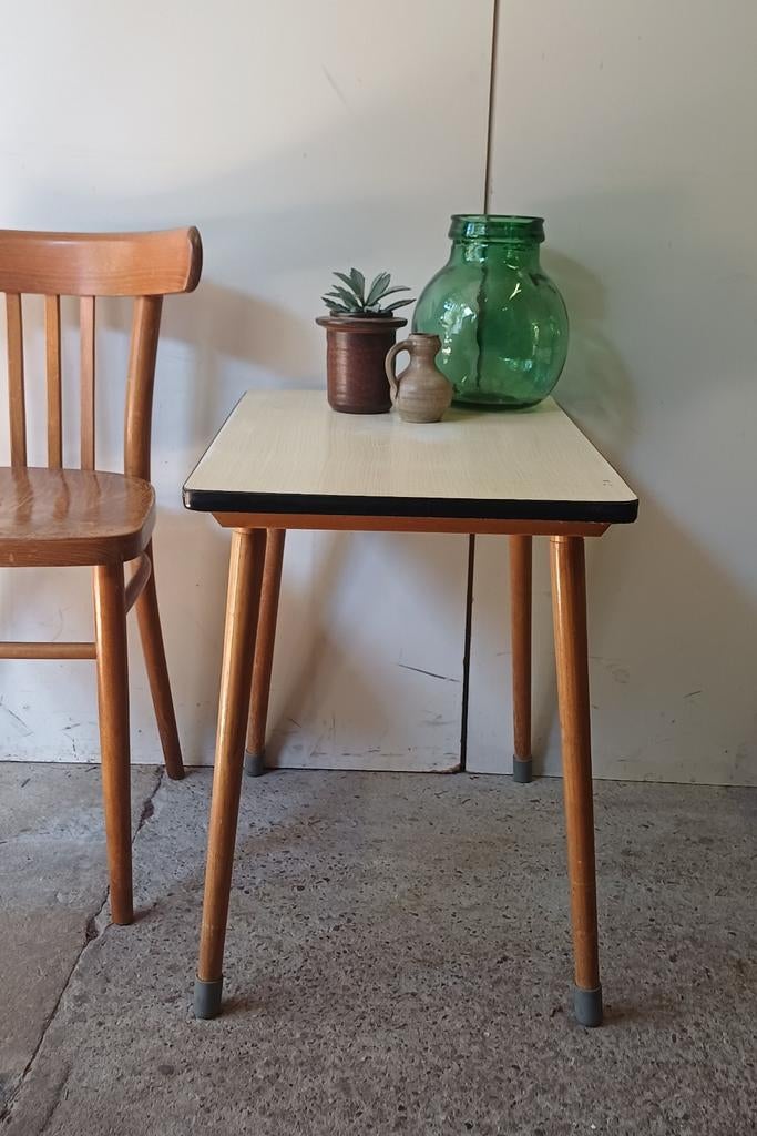 Vintage schooltafeltje bijzettafetje beuken schuine pootjes, Ophalen of Verzenden