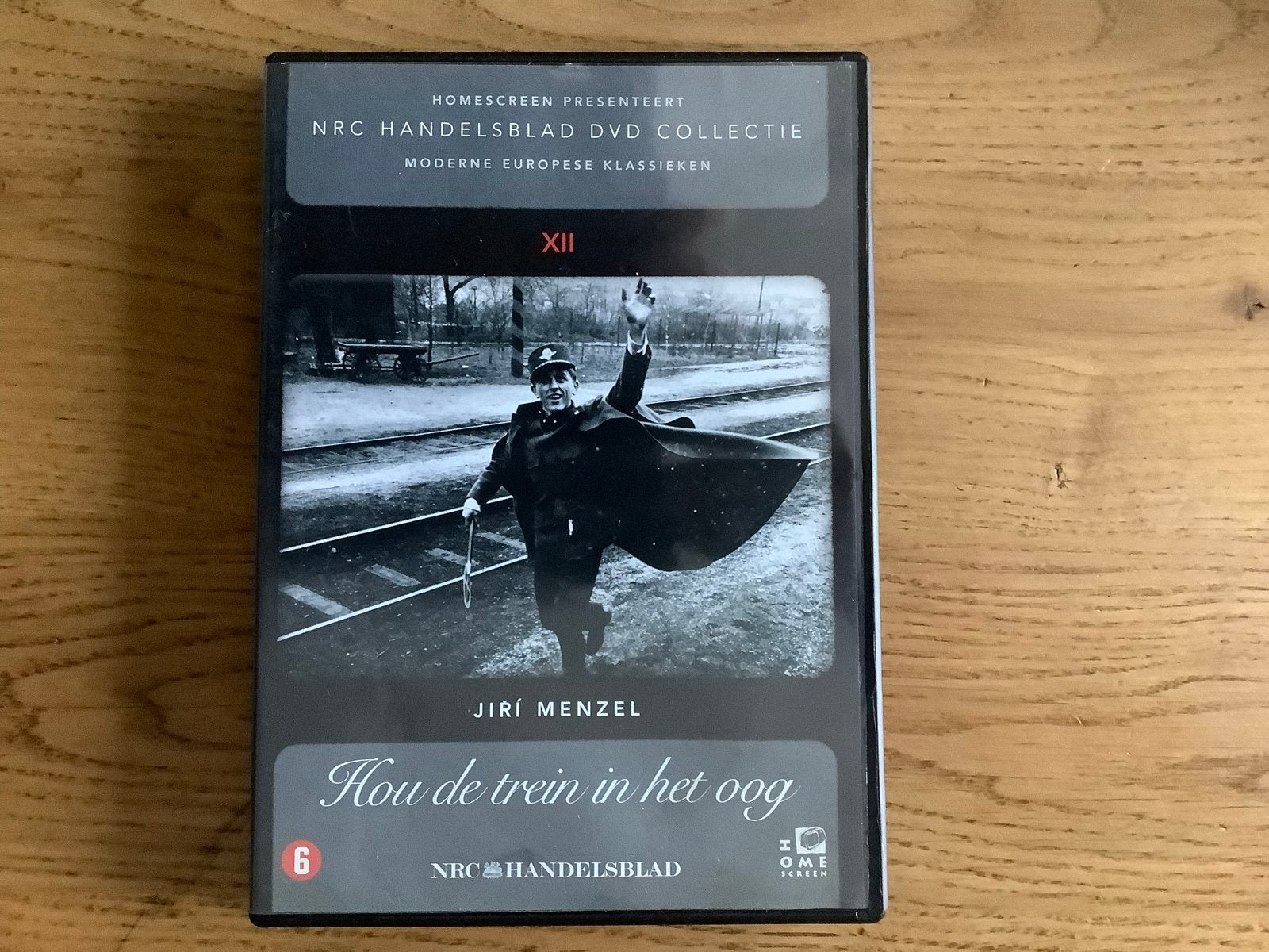 1). Hou de trein in het oog, Jiri Menzel, 1966., Alle leeftijden, Ophalen of Verzenden, Zo goed als nieuw, Overige gebieden