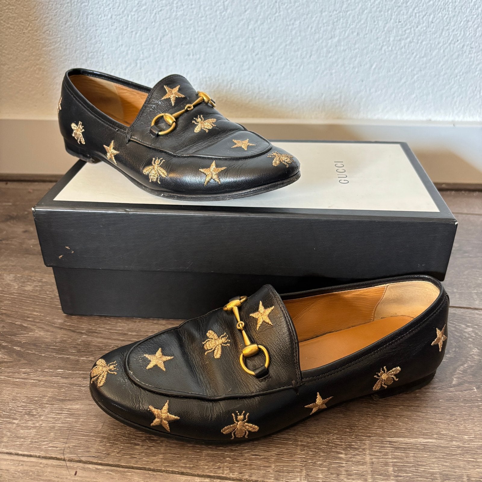 Gucci loafers – zwart leer – bees & stars – limited edition, Kleding | Dames, Ophalen of Verzenden, Zo goed als nieuw, Zwart, Instappers