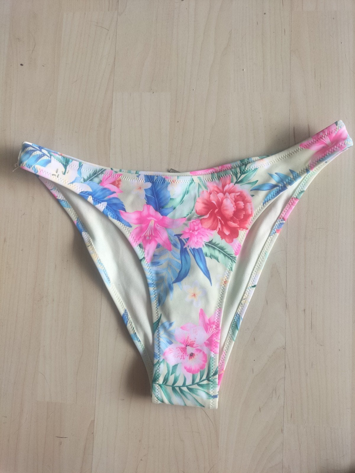 Nieuwe bloemen bikini broekje - Maat S, Overige kleuren, Nieuw, Ophalen of Verzenden, Bikini