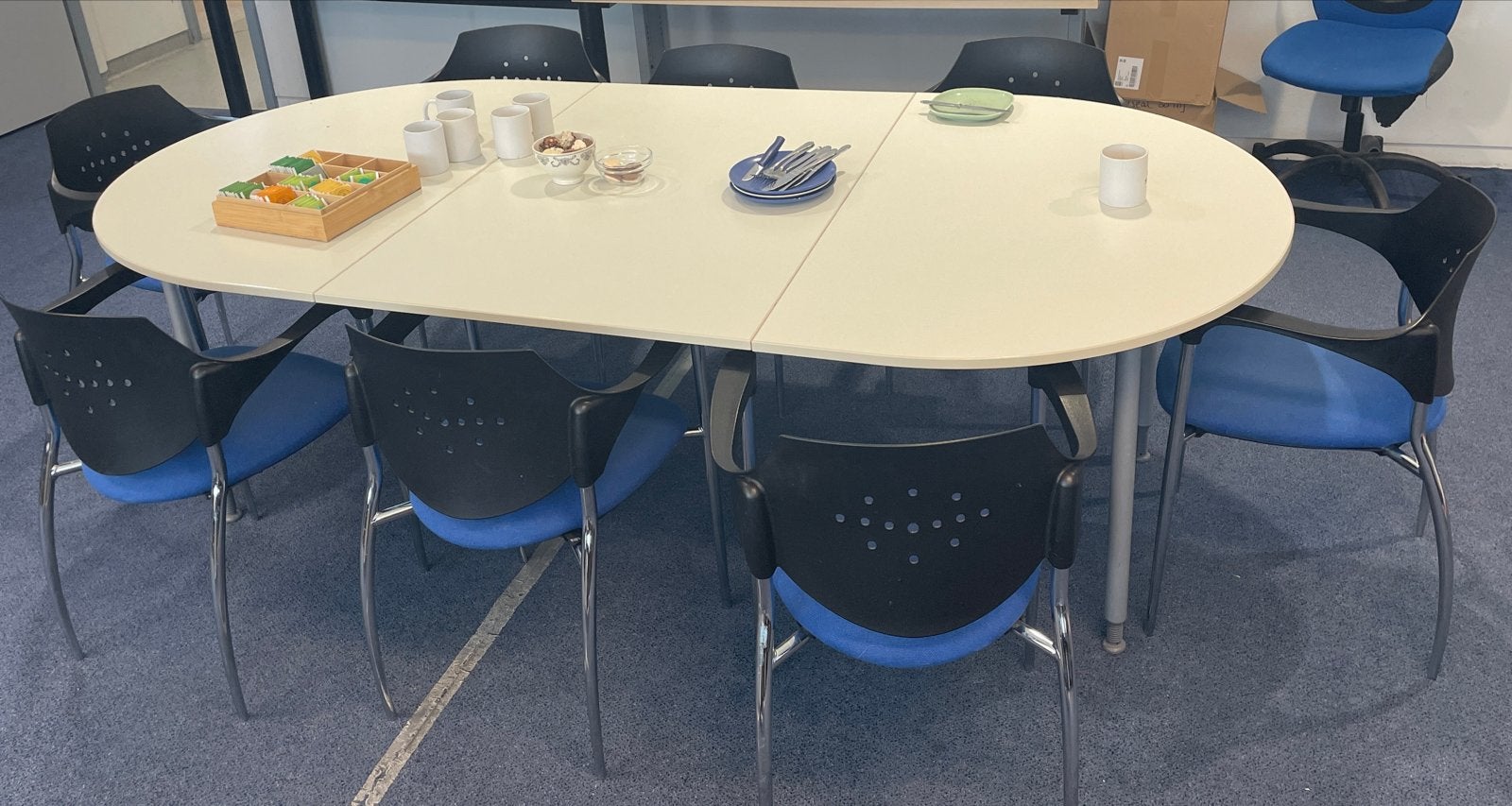 GRATIS AF TE HALEN! Ikea eettafel+8 stoelen, Huis en Inrichting, Tafels | Eettafels, Ophalen, Gebruikt, 100 tot 150 cm, Vijf personen of meer