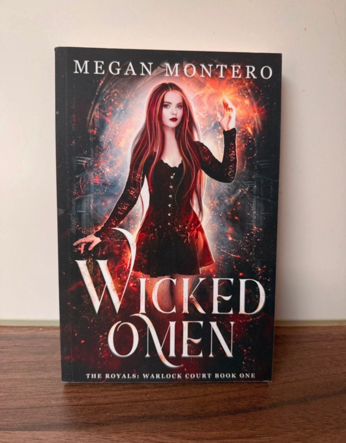 Wicked Omen - Megan Montero (Gesigneerd), Ophalen of Verzenden, Zo goed als nieuw
