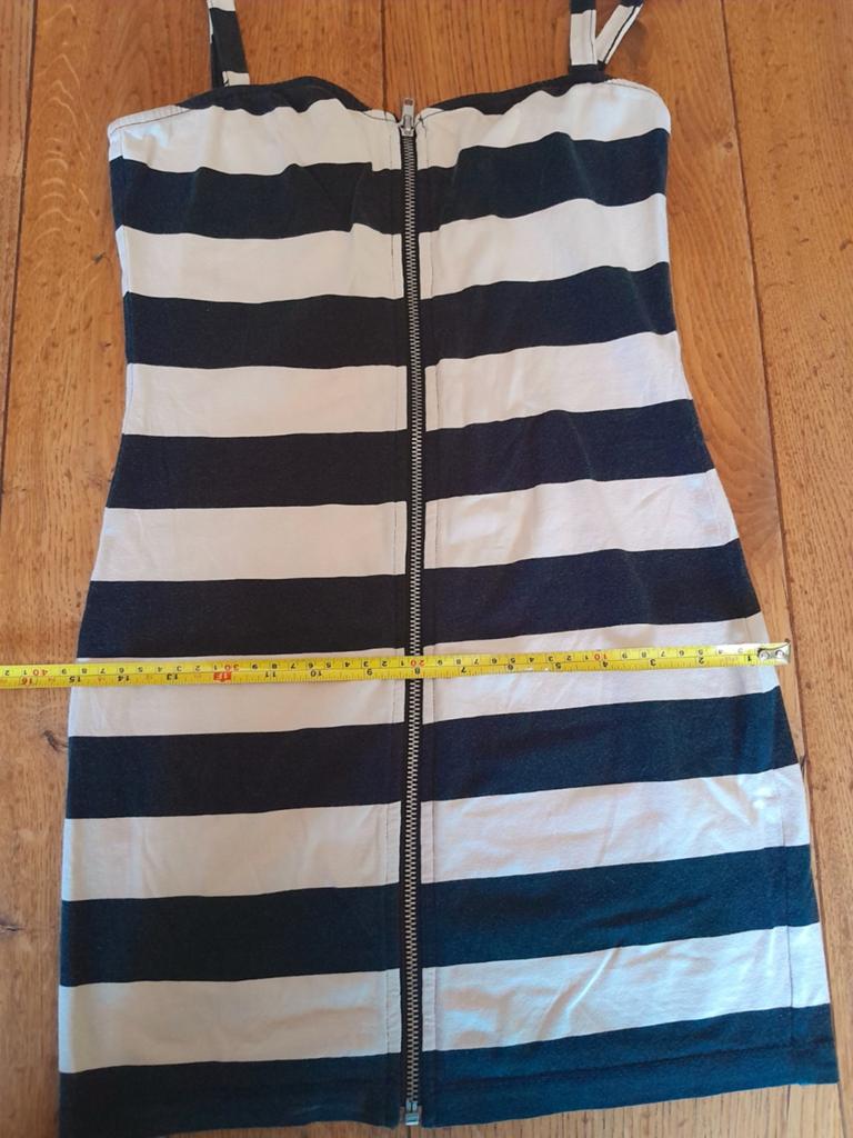 Gestreepte zomerjurk met rits - Zo goed als nieuw, Kleding | Dames, Jurken, Maat 38/40 (M), Zwart, Ophalen of Verzenden, Boven de knie