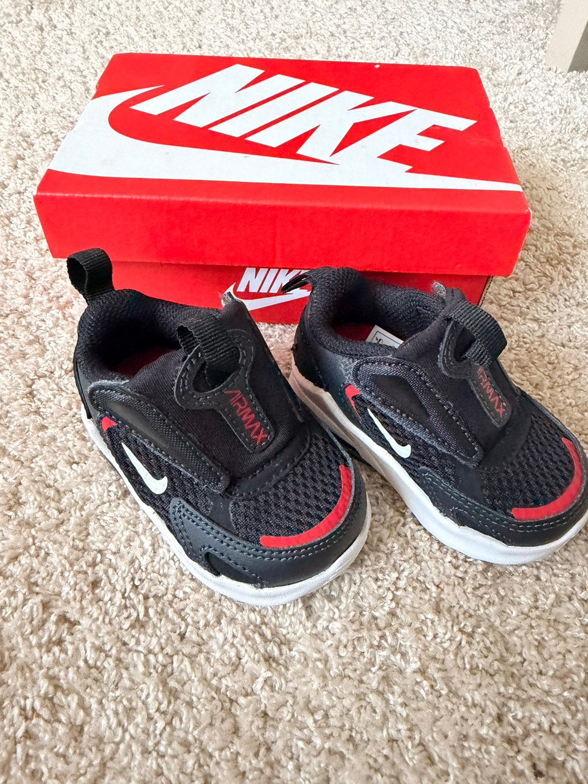 Nieuw baby nikes maat 17, Kinderen en Baby's, Babykleding | Schoentjes en Sokjes, Ophalen of Verzenden, Zo goed als nieuw, Jongetje of Meisje