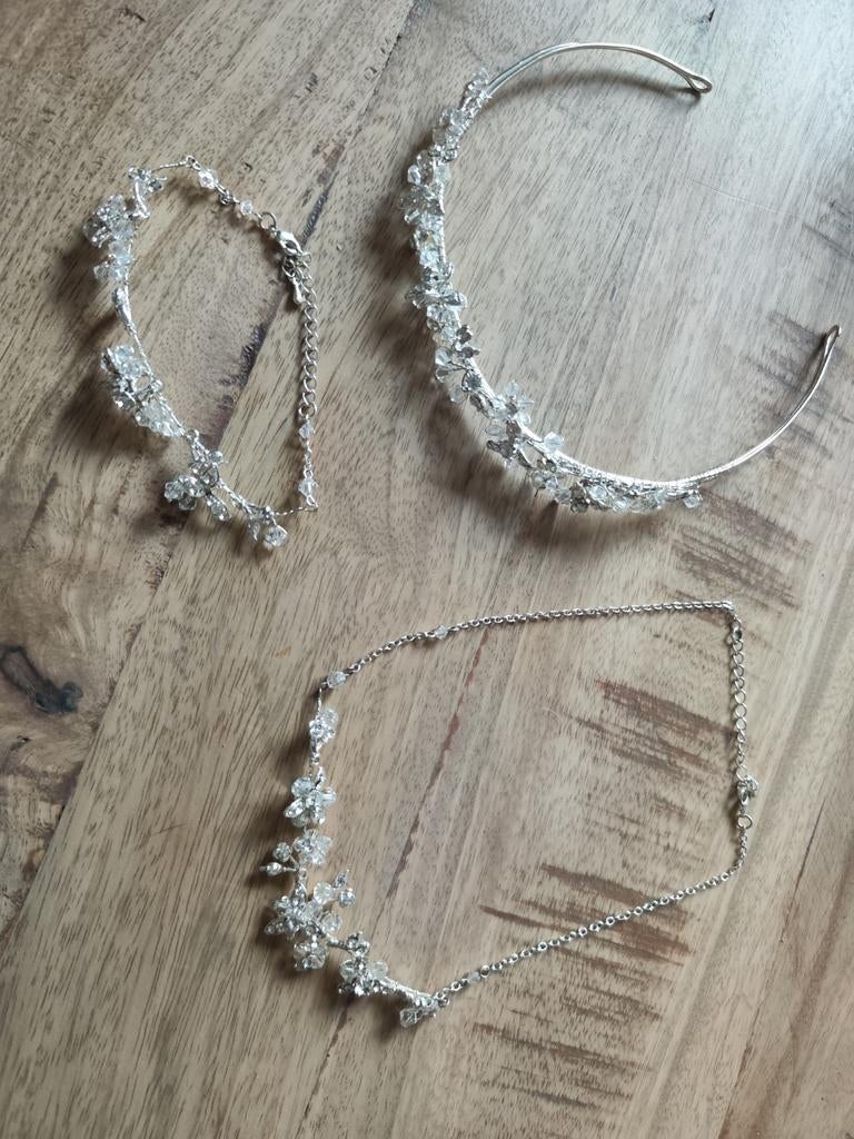 Bruidssieraden set: armband, ketting, tiara - Zilver, Met strass, Ophalen of Verzenden, Zo goed als nieuw, Zilver