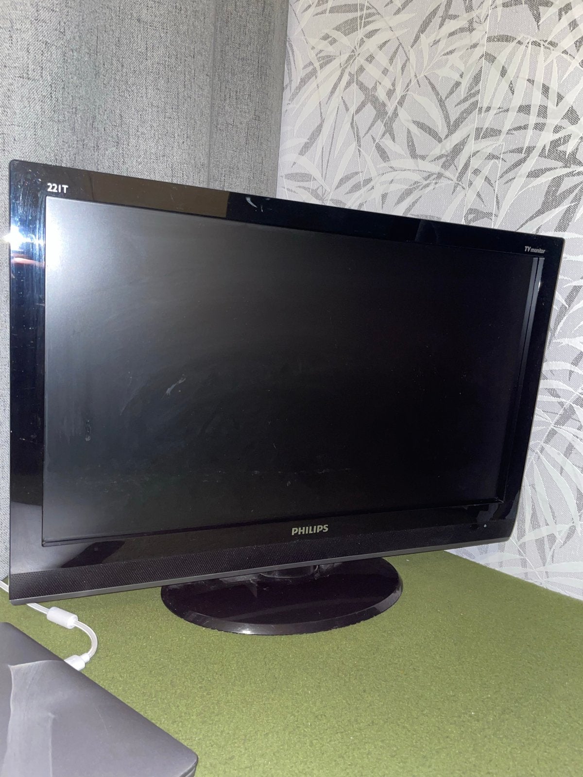 Foto 2 van Philips 221T1 TV Monitor - 55 cm (22 inch)