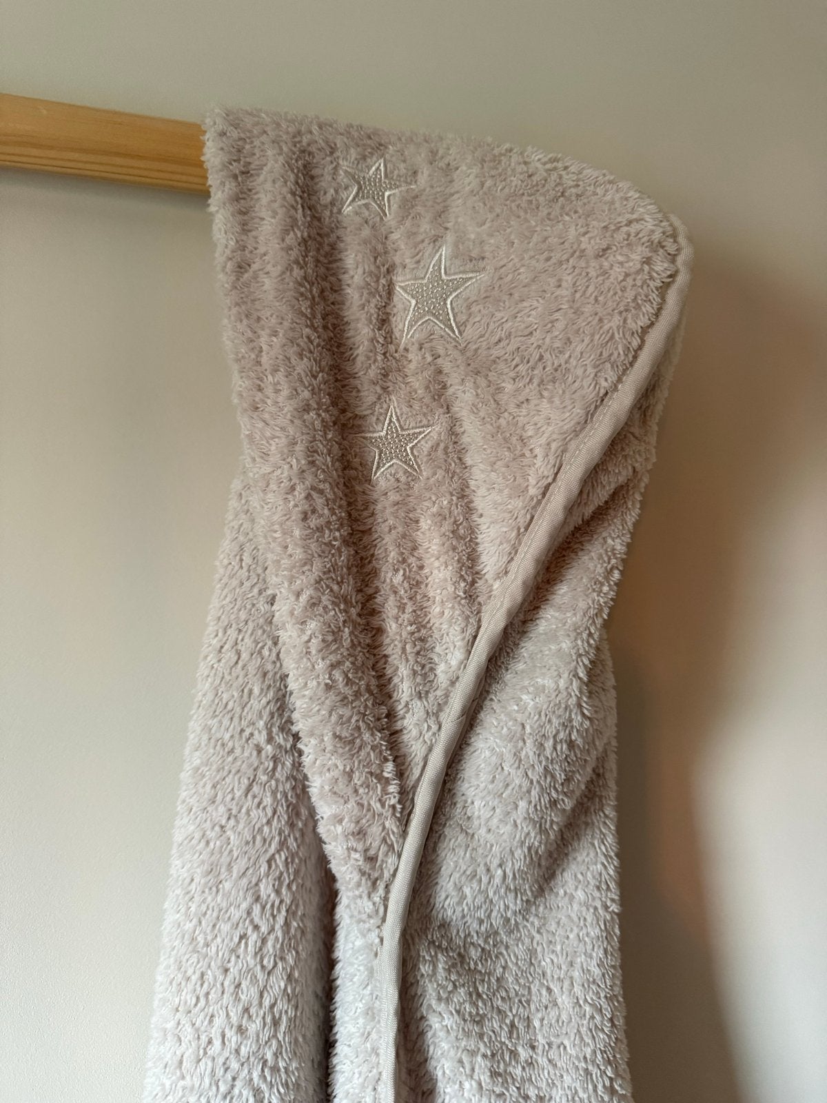 Optidee Optiplüsch - Zachte deken met sterren beige en wit, Ophalen of Verzenden, Gebruikt