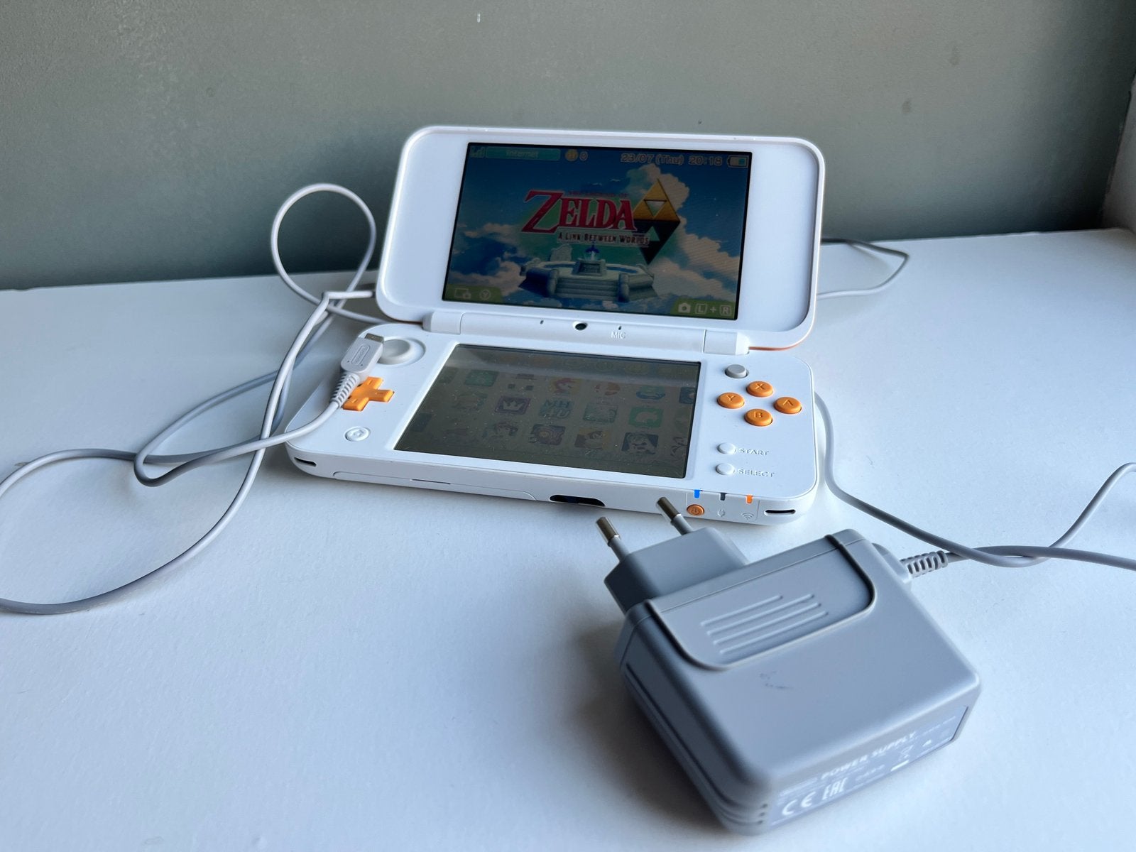 Nintendo 2DS XL 64GB - Uitstekende staat - 17 spellen, Met games, Ophalen of Verzenden, Zo goed als nieuw, Wit