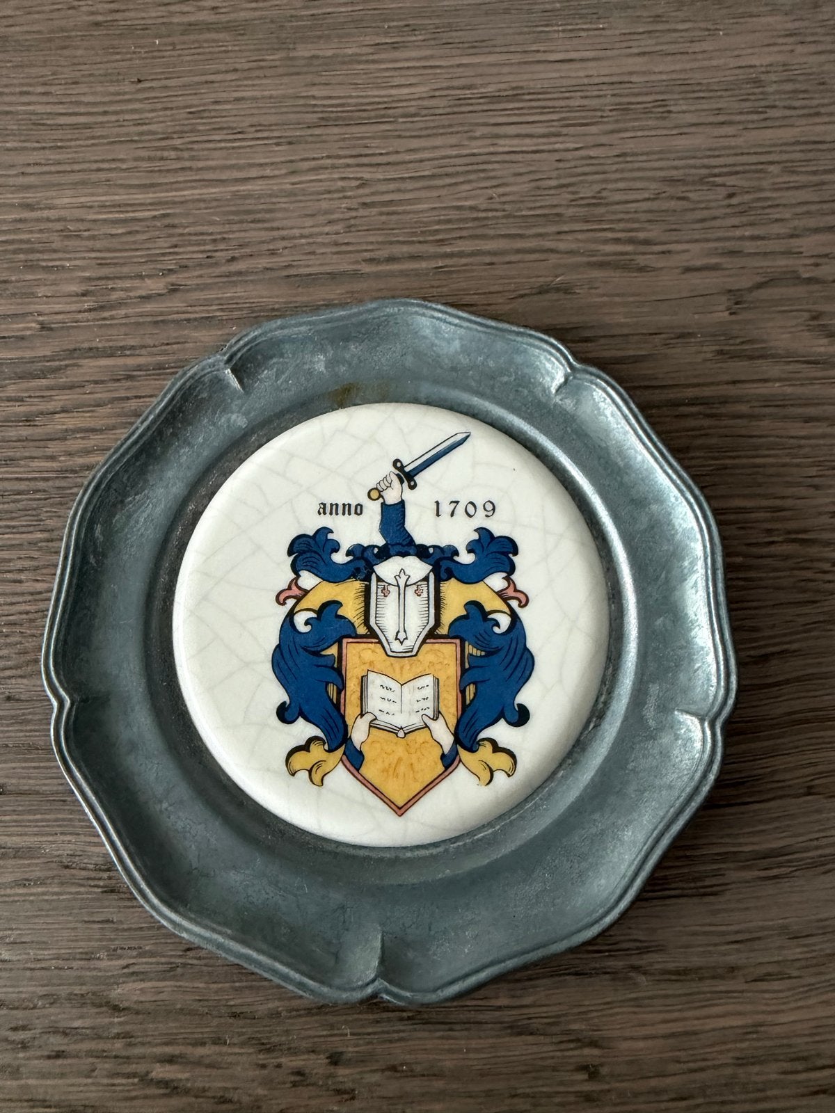 Antieke tinnen schotel met wapenschild 'anno 1709', Ophalen of Verzenden