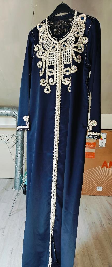 Marokkaanse kaftan in donkerblauw, Kleding | Dames, Trouwkleding en Trouwaccessoires, Ophalen of Verzenden, Zo goed als nieuw