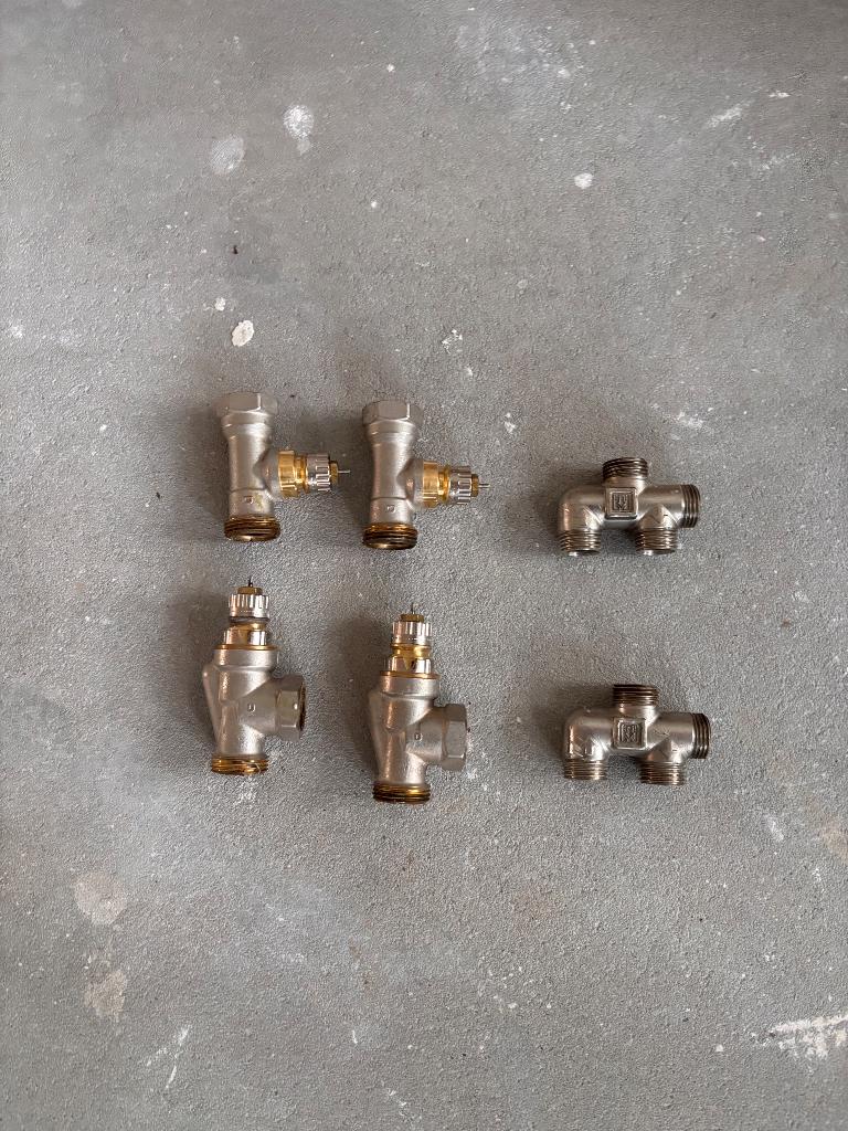 4x danfoss RA radiatorkraan en 2x voetfentiel, MOET WEG!, Ophalen, Gebruikt
