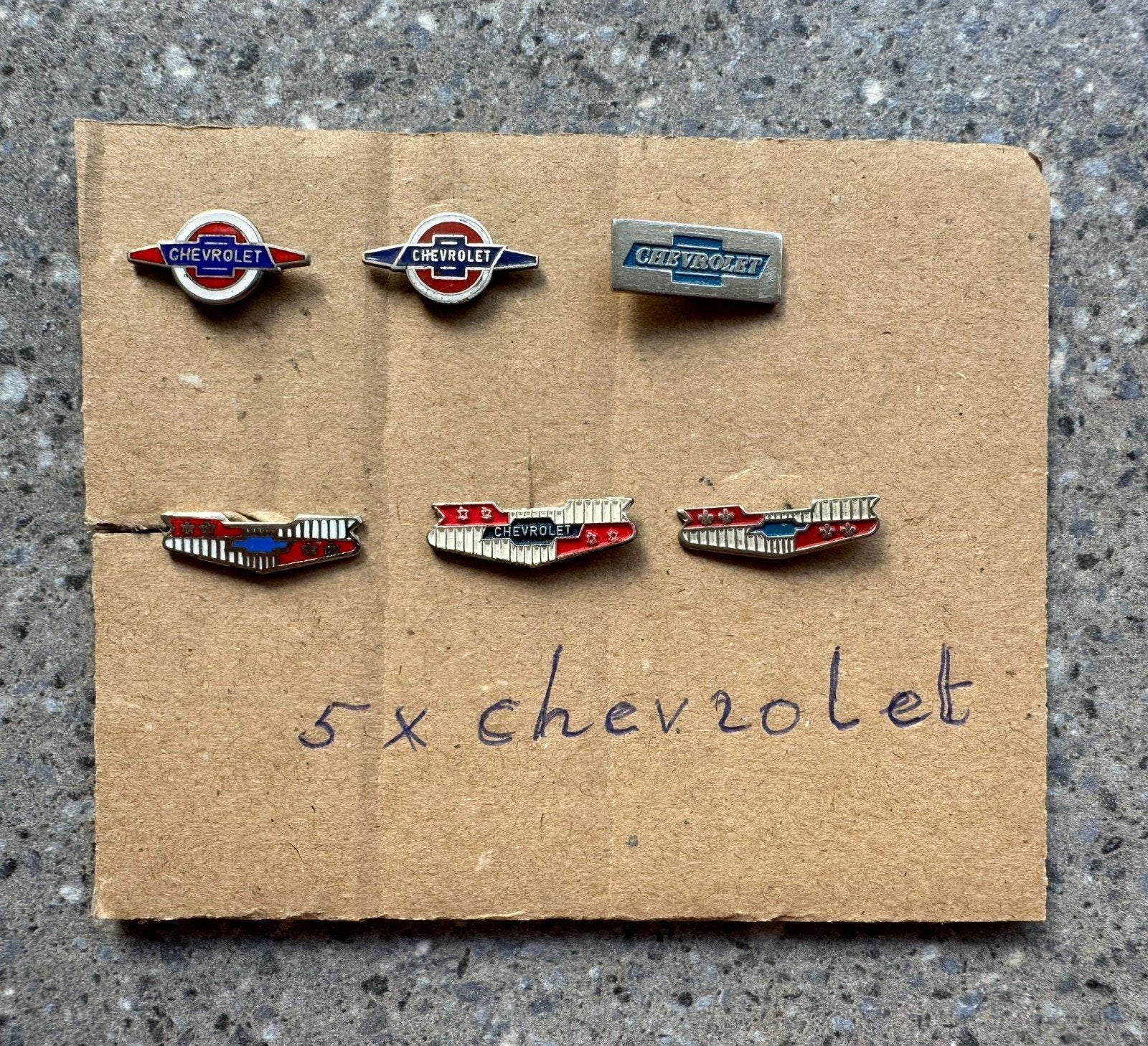 Chevrolet spelden, 1 knoop, Ophalen of Verzenden, Gebruikt, Merk, Speldje of Pin
