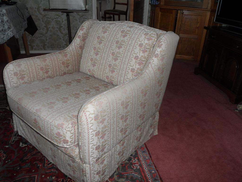 Mooie stoel / fauteuil, Ophalen, 75 tot 100 cm, Zo goed als nieuw, Stof