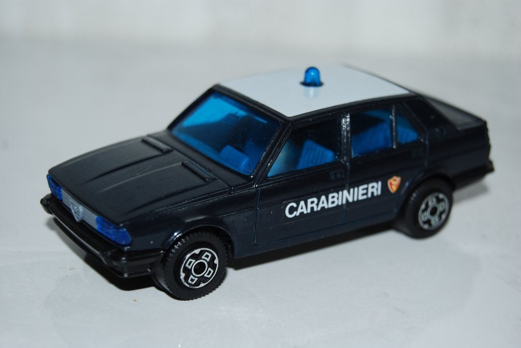 Burago Alfa Romeo Giulietta Carabinieri, Hobby en Vrije tijd, Ophalen of Verzenden, Gebruikt, Auto, Overige merken