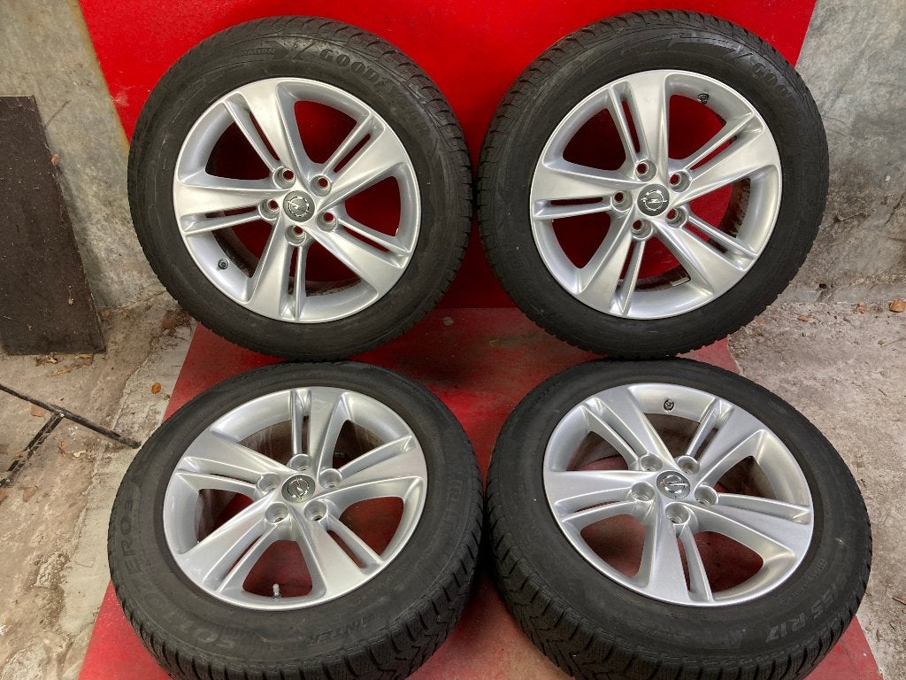Winterbanden Opel Insignia 225/55R17, Auto-onderdelen, Gebruikt, ., Banden en Velgen, 17 inch
