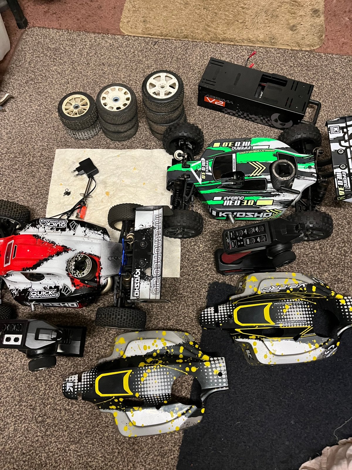 Kyosho inferno neo 3.0 en een 2.0, Ophalen, Auto offroad, Zo goed als nieuw, Schaal 1:8