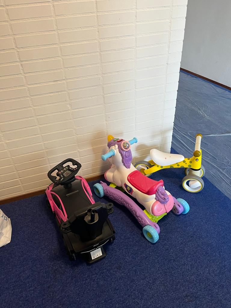 Loopvoertuigen set: Eenhoorn, Giraffe & Roze Auto, Ophalen of Verzenden, Gebruikt, Loopfiets