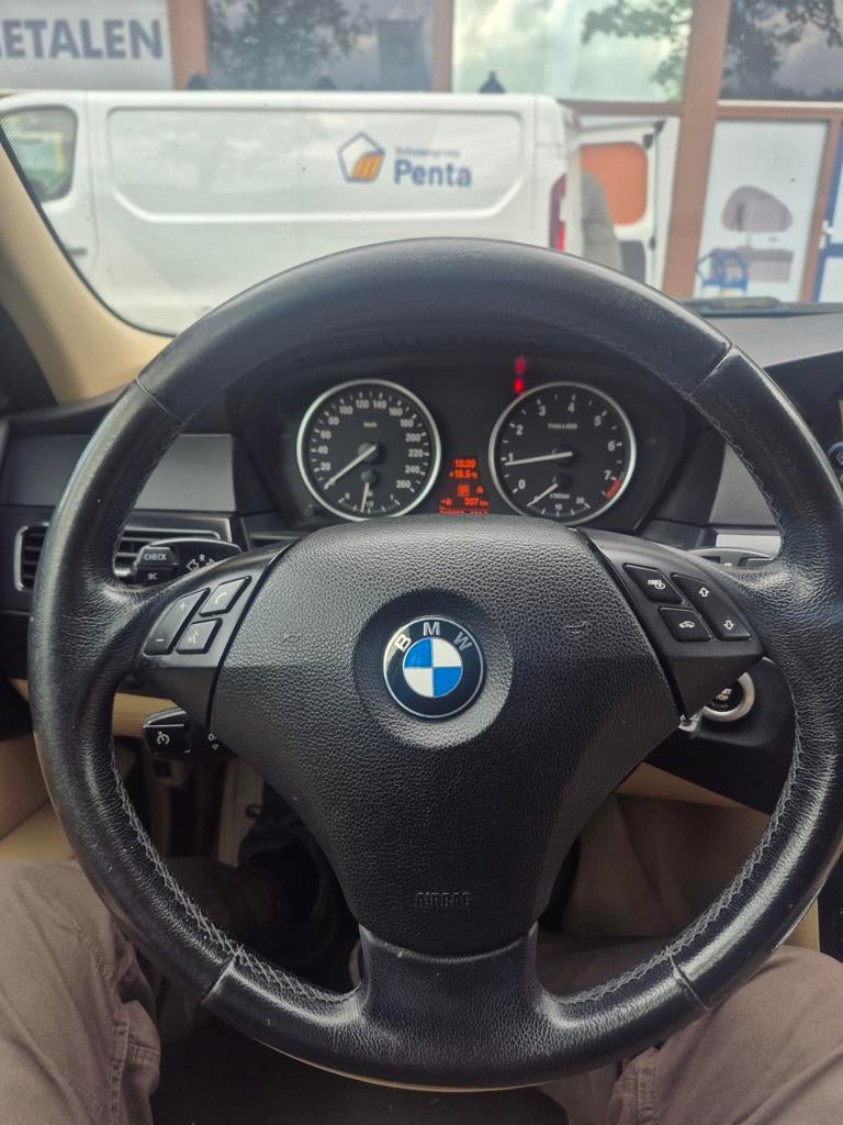 BMW 5-Serie 2.0 528I Touring AUT 2009 Zwart, Auto's, BMW, Automaat, Achterwielaandrijving, 4 cilinders, Zwart
