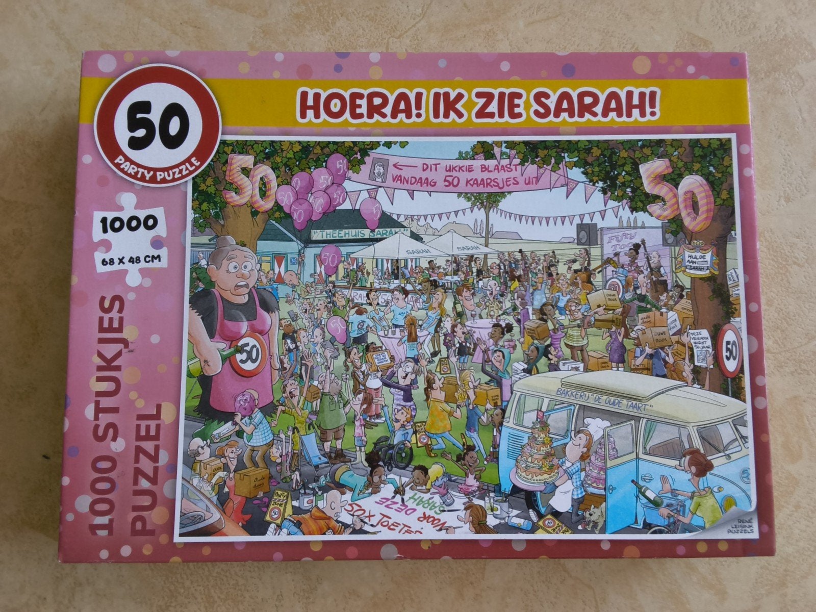 Party Puzzel 50 jaar - Hoera! Ik zie Sarah! 1000 stukjes, Ophalen of Verzenden, 500 t/m 1500 stukjes, Zo goed als nieuw, Legpuzzel