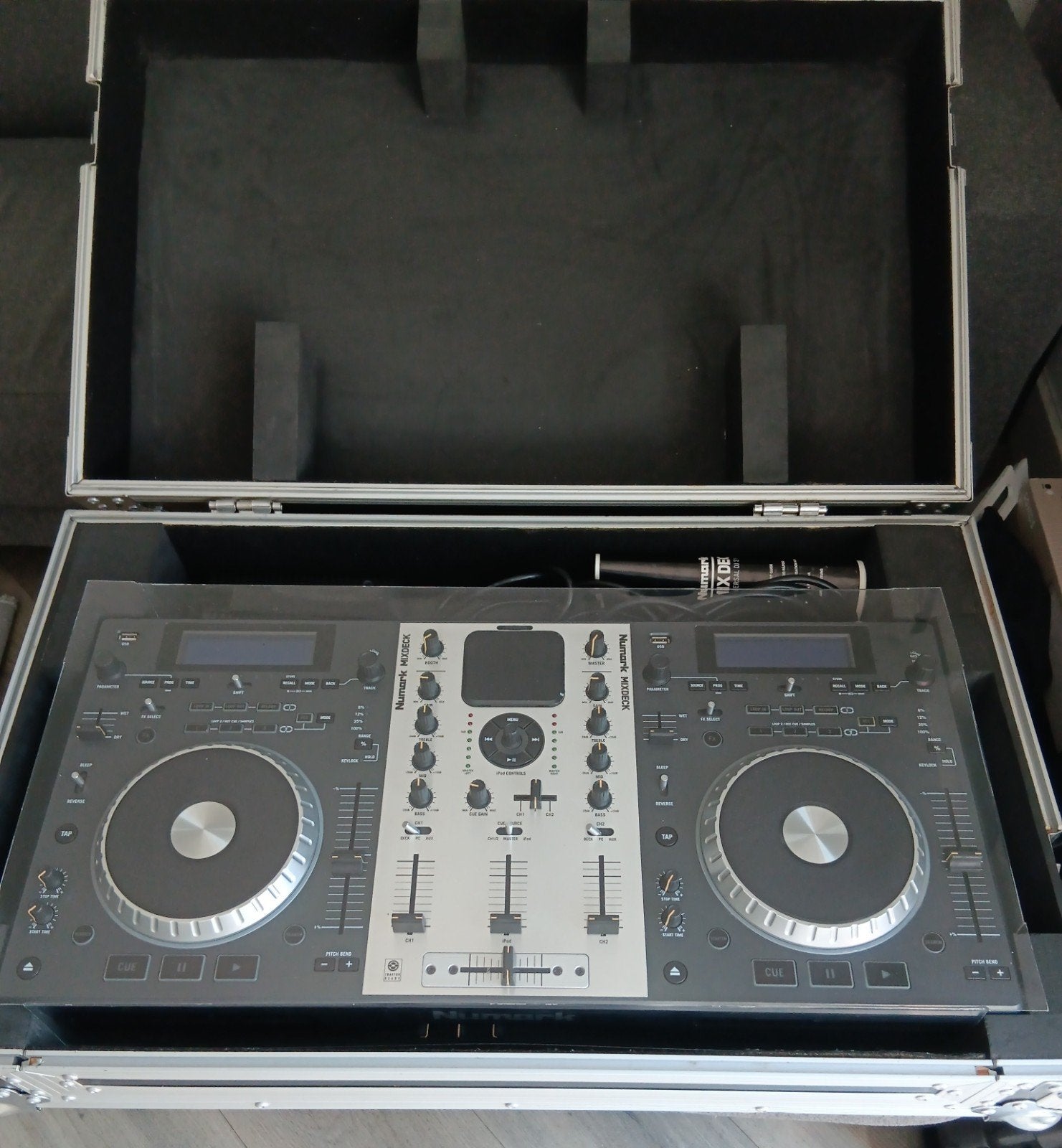 Numark Mixdeck DJ Controller with Flight Case, Ophalen of Verzenden, Gebruikt, Numark