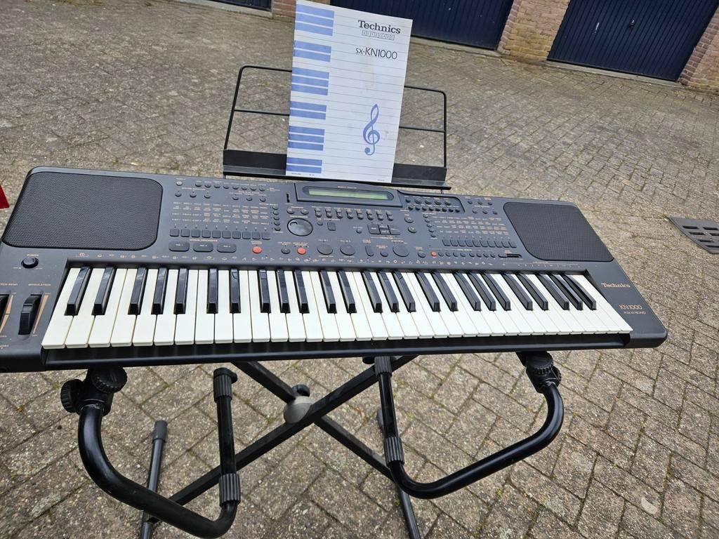 Keyboard met boeken en standaard., Ophalen, 61 toetsen, Overige merken