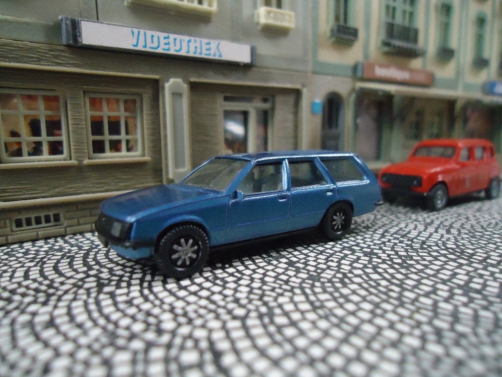 Opel Rekord E-1 Caravan - Herpa blauwmetallic #2, Ophalen of Verzenden, Zo goed als nieuw, Auto, Herpa