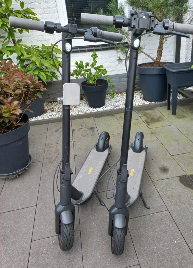 2 Sigway Ninebot Max G30D II, Fietsen en Brommers, Steps, Ophalen, Zo goed als nieuw, Elektrische step (E-scooter)
