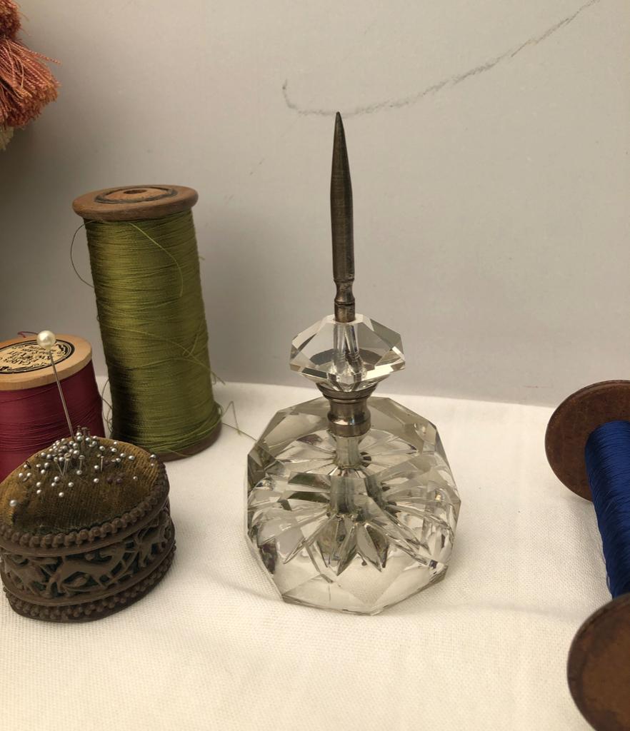 antieke  Kristal wol/garenhouder klosjes speldenkussen, Ophalen of Verzenden