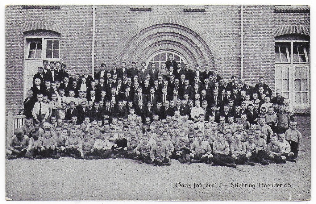 Stichting Hoenderloo Ongelopen Ansichtkaart ( B7251 ), Ophalen of Verzenden, 1960 tot 1980, Ongelopen