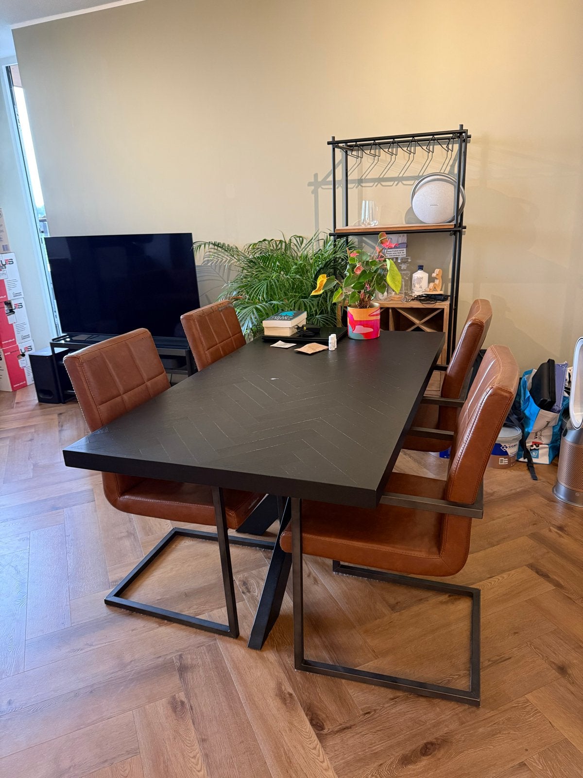 Eettafel met 4 stoelen - Zwart visgraat design, Ophalen, Gebruikt, 50 tot 100 cm, 150 tot 200 cm