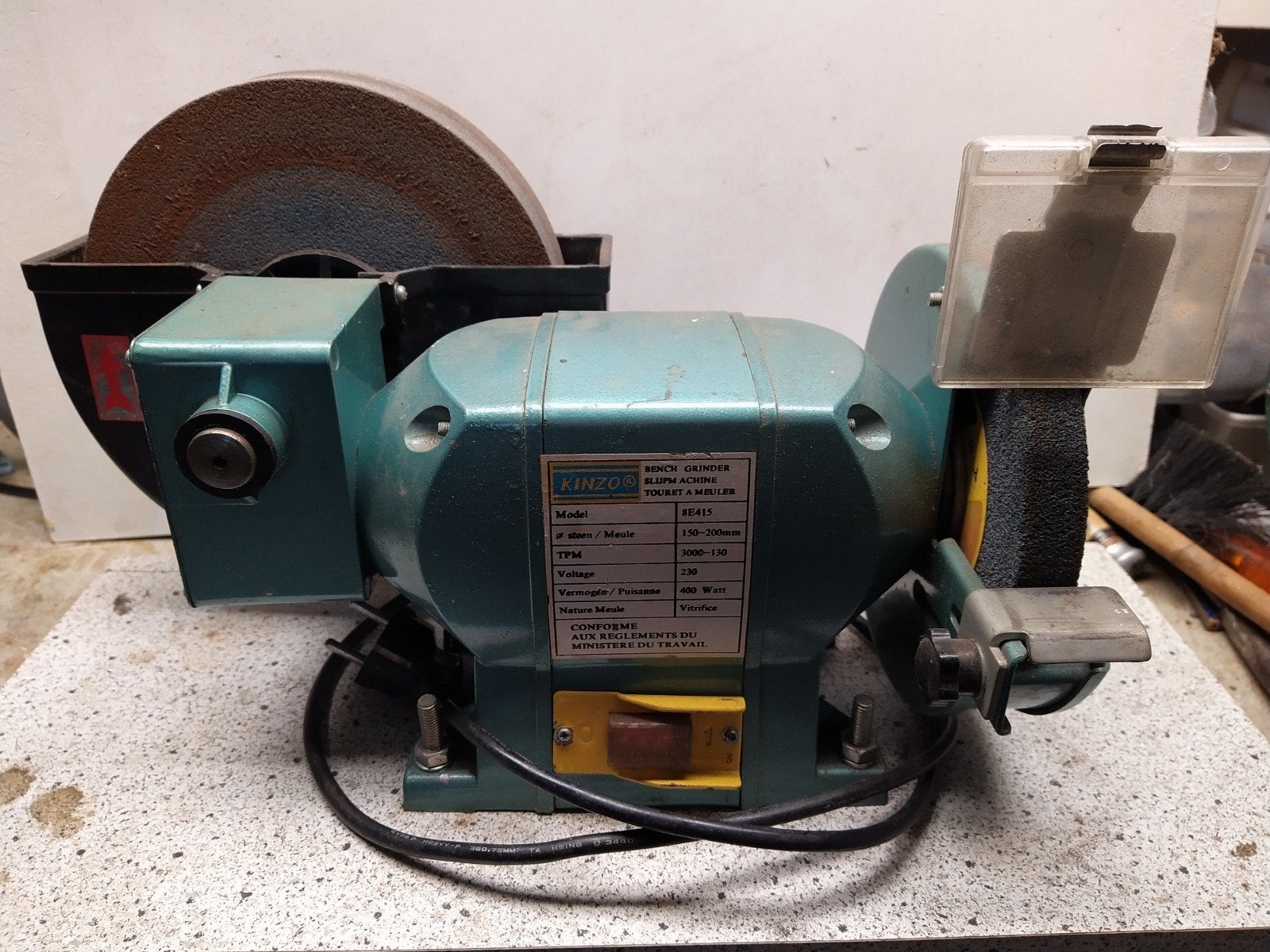 Werkbank slijpmachine merk Kinzo 8E415, Ophalen, Zo goed als nieuw, Minder dan 700 watt, Werkbankslijpmachine