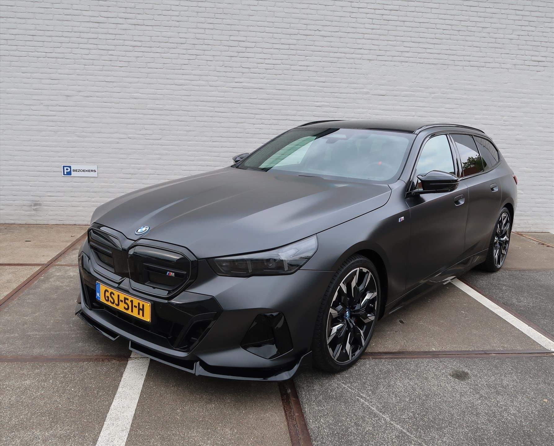 BMW I5 Touring (g61) M60 601pk xDrive Automaat I Individual, Auto's, BMW, Automaat, 81 kWh, Gebruikt, Zwart