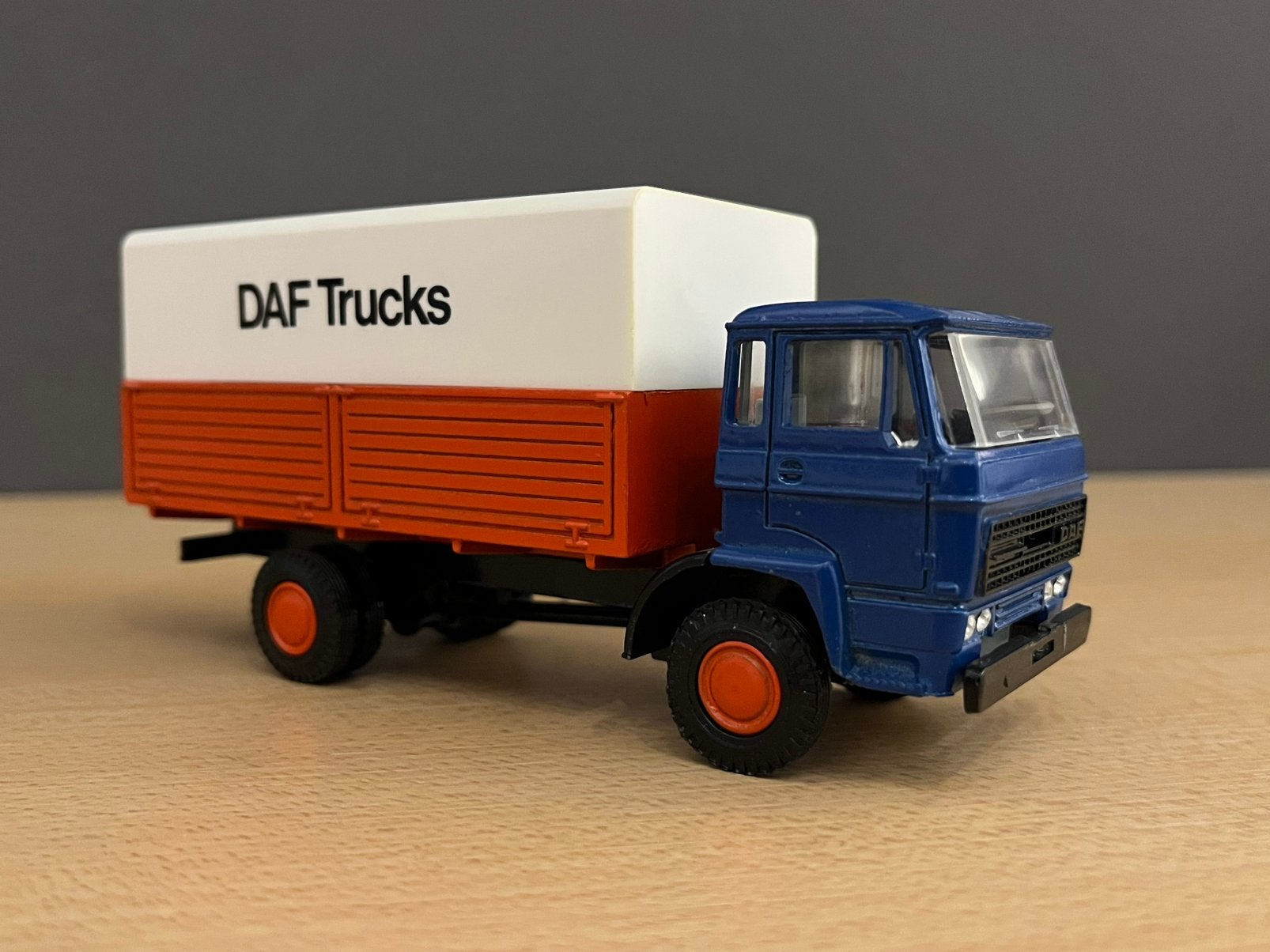 Lion Car DAF F 2300  DAF Trucks, Hobby en Vrije tijd, Modelauto's | 1:50, Ophalen of Verzenden, Nieuw, Bus of Vrachtwagen, Lion Toys