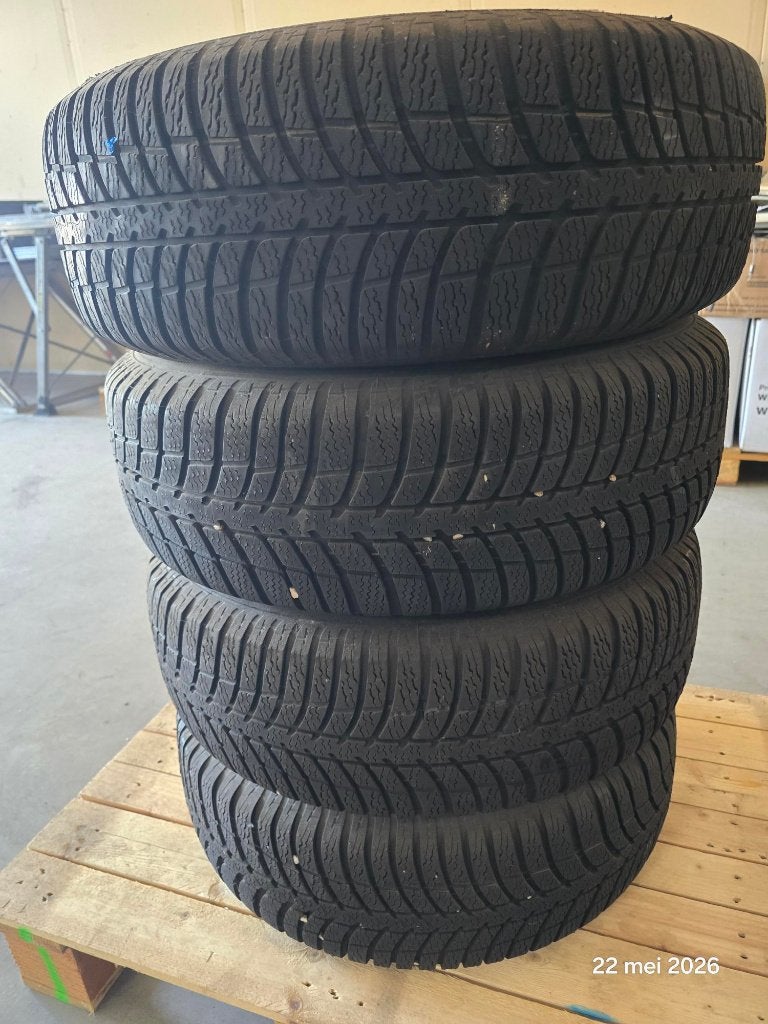 Winterbanden met Velgen mercedes Vito, Ophalen, 15 inch, Banden en Velgen, Winterbanden