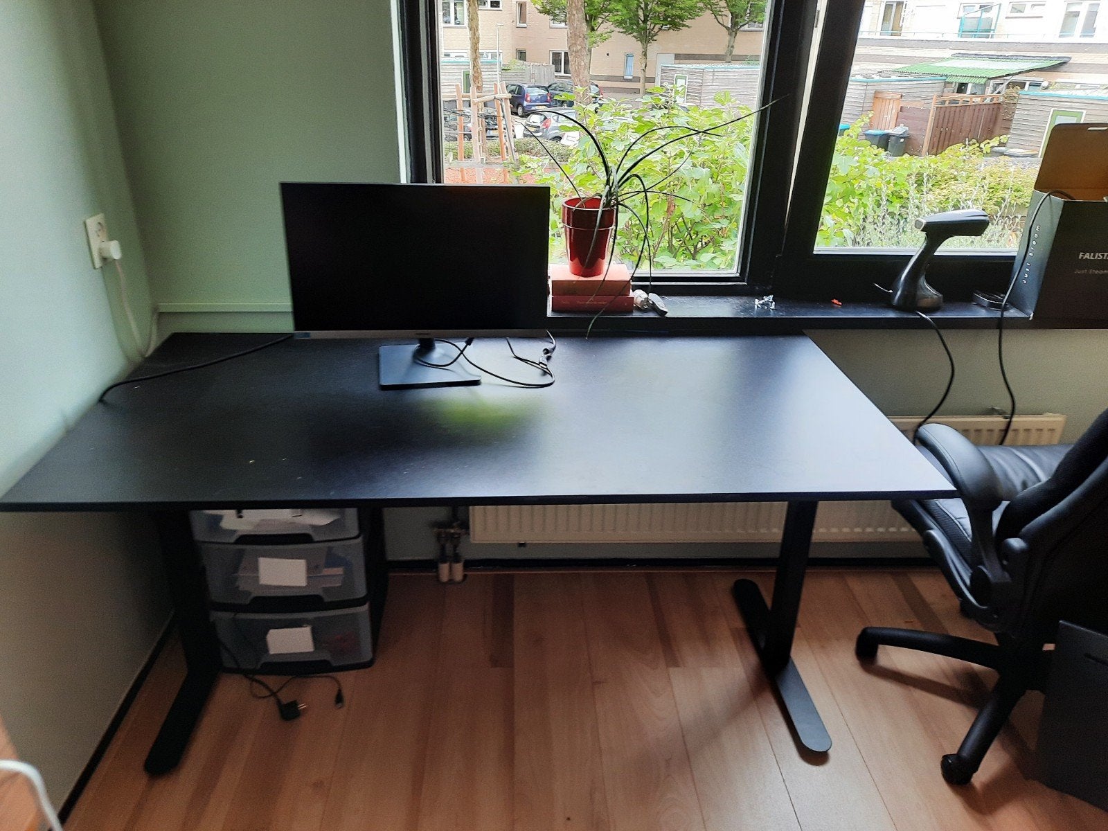 Jysk Stauning Bureau 160x80x75 - Zo goed als nieuw, Huis en Inrichting, Bureaus, Zwart, Spaanplaat of MDF, Ophalen of Verzenden